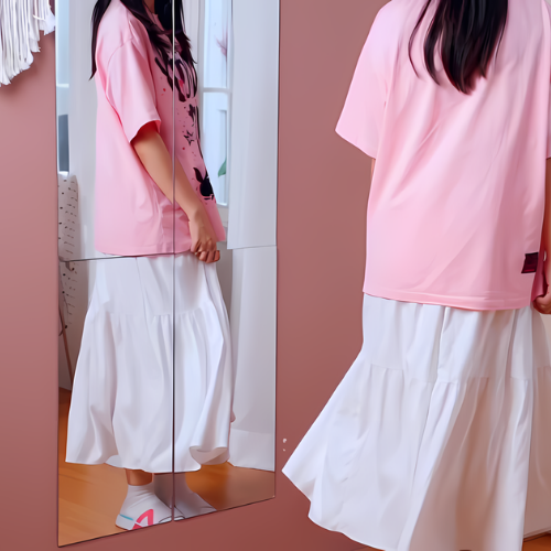 grote spiegel op deur plakken