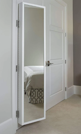 passpiegel op deur plakken