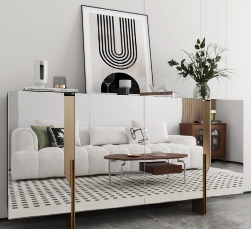 Dressoir beplakt met spiegelfolie in een lichte woonkamer